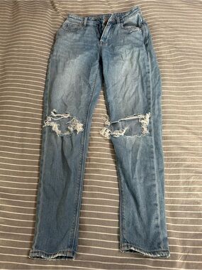 American Eagle Outfitters Light Blue Distressed Mom Jeans